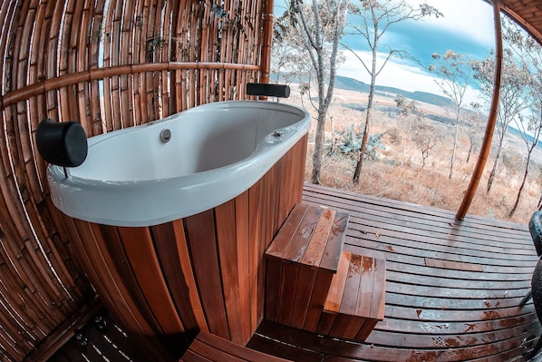 Bungalow | Tab spa terbuka