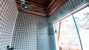 Bungalow | Bathroom | Shower, rainfall showerhead