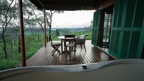 Bungalow | Restaurante al aire libre