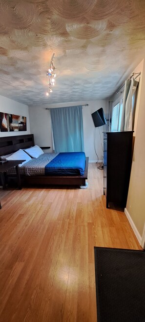 1 bedroom, desk, iron/ironing board, free WiFi