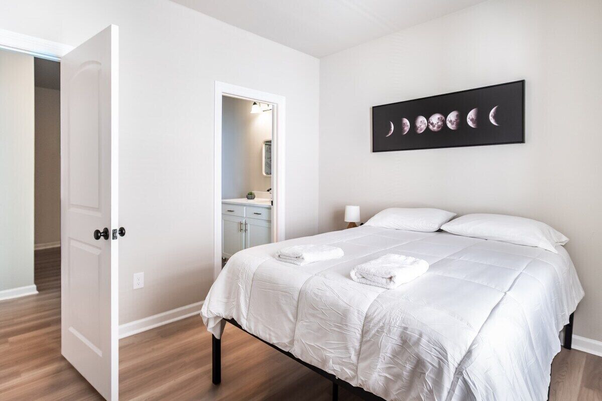 4 bedrooms, iron/ironing board, travel crib, WiFi (free)