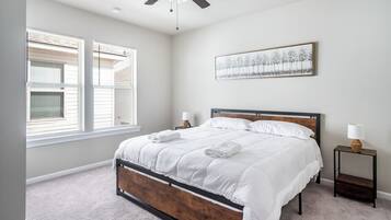 4 habitaciones, tabla de planchar con plancha y cuna de viaje