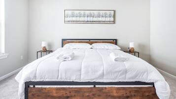 4 slaapkamers, een strijkplank/strijkijzer, reisbedje, gratis wifi