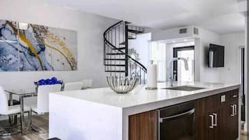 Tủ lạnh, lò vi sóng, lò nướng, bếp nấu