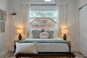 3 bedrooms, iron/ironing board, travel cot, free WiFi - 🔆Modern Coastal Beach Retreat: HEATED POOL, Newly Renovated, minutes to beaches (Clearwater)