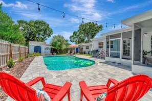 Outdoor pool, a heated pool - 🔆Modern Coastal Beach Retreat: HEATED POOL, Newly Renovated, minutes to beaches (Clearwater)