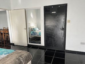 2 chambres, fer et planche Ă repasser, Wi-Fi gratuit, draps fournis