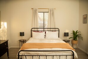 3 habitaciones, escritorio, tabla de planchar con plancha y wifi gratis 