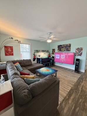 智能电视、桌上足球、乒乓球