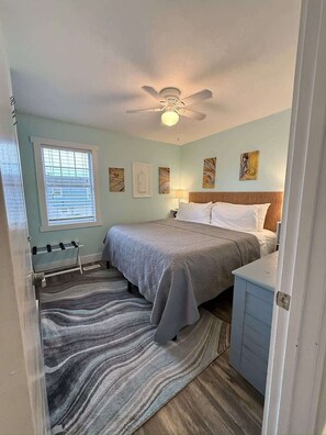 5 bedrooms, iron/ironing board, free WiFi, bed sheets - Home In the Heart of CB (Carolina Beach)