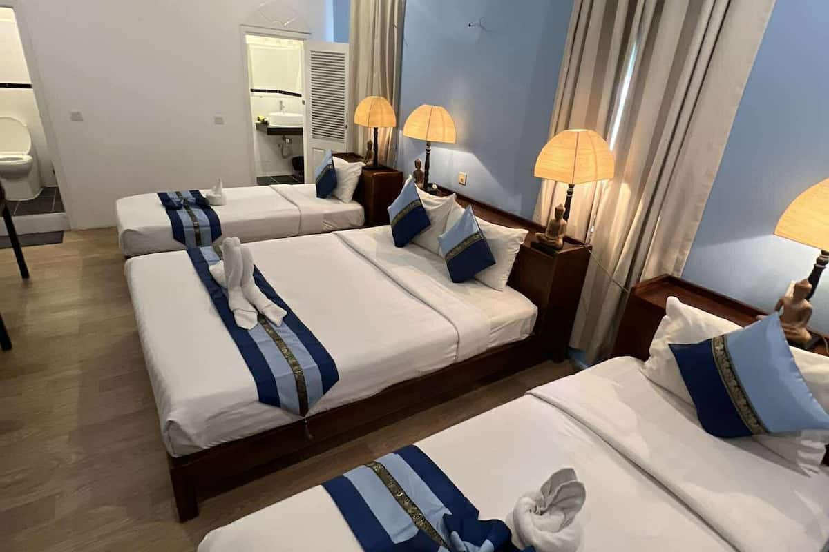 Triple Room | 1 bedroom, in-room safe, desk, free WiFi