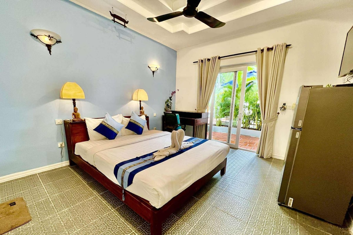 Double Room, Pool View, Ground Floor | In-room safe, desk, WiFi (free), bed sheets