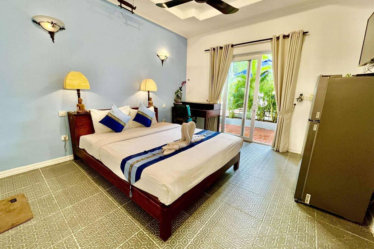 Double Room, Pool View, Ground Floor | 1 bedroom, in-room safe, desk, free WiFi