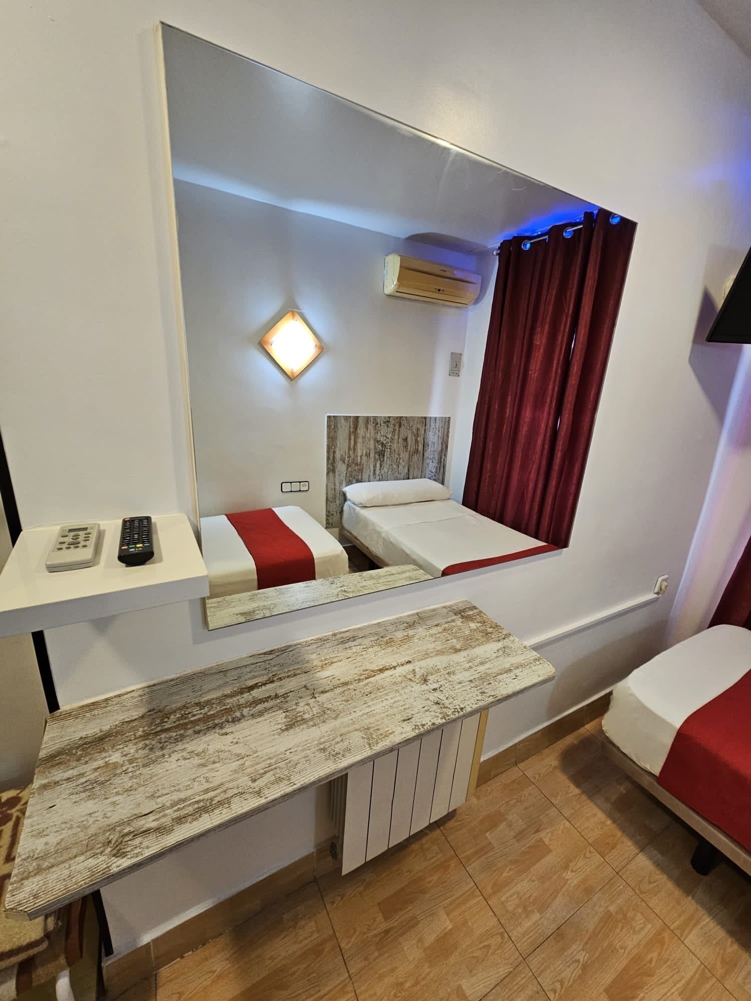 Basic Twin Room | Desk, free WiFi, bed sheets