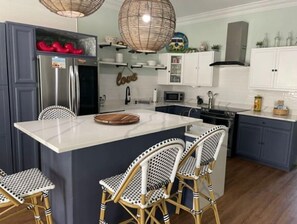 Micro-ondas, fogão, cooktop, lava-louças