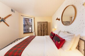 1 slaapkamer, een strijkplank/strijkijzer, gratis wifi, beddengoed