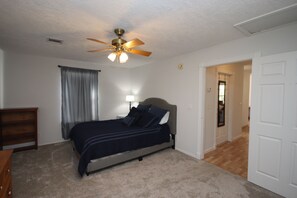 1 Schlafzimmer, Zimmersafe, kostenloses WLAN, Bettwäsche