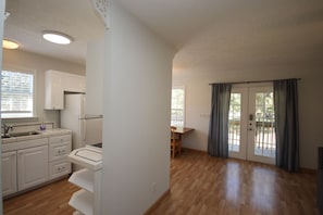 Fridge, microwave, oven, stovetop - The Perch- 1 Bedroom garage apartment-2nd floor (Spring)