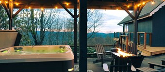 TopView-HotTub-PoolTable-2King-Pickleball-FireTable-Fireplace-Arcade-Location