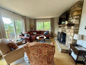 Smart TV, fireplace, table tennis, books - TopView-HotTub-PoolTable-2King-FireTable-Fireplace-Arcade-Location-Pickleball (Seven Devils)