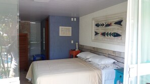 Suite estudio | Caja de seguridad en la habitación y decoración personalizada 