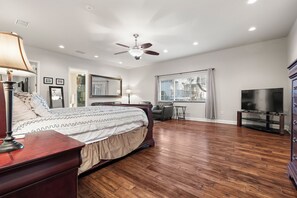 4 bedrooms, desk, iron/ironing board, travel cot