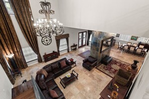 Smart TV, fireplace, offices, computer monitors - Luxury Villa Near the Water w/Private Pool (Tampa)