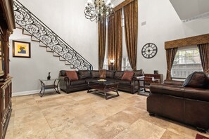 Smart TV, fireplace, offices, computer monitors - Luxury Villa Near the Water w/Private Pool (Tampa)