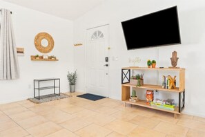 Children’s area - *10 min to Joshua Tree NP* Butterfly Theme - 7 ppl (Twentynine Palms)