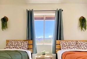 3 habitaciones, tabla de planchar con plancha, wifi y ropa de cama 