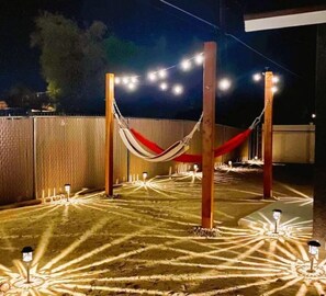 Property grounds - *10 min to Joshua Tree NP* Butterfly Theme - 7 ppl (Twentynine Palms)