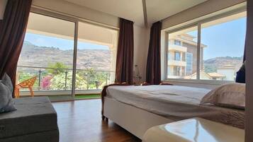 3 bedrooms, free WiFi, bed sheets