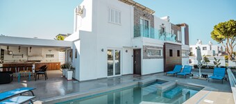 Perfect get away close to all amenities!