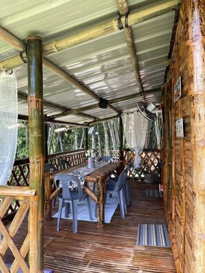 Outdoor dining - Hillcreek's Riverside Hideaway (Murcia)