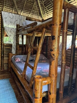 2 bedrooms, bed sheets - Hillcreek's Riverside Hideaway (Murcia)