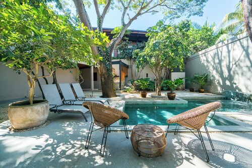 Welcome to Paradise: Luxurious 2BR Oasis with Pool