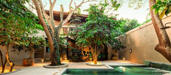 Welcome to Paradise: Luxurious 2BR Oasis with Pool