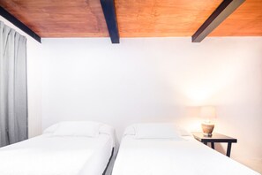 1 bedroom, desk, WiFi, bed sheets