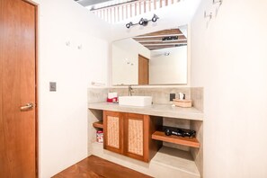 Sèche-cheveux, serviettes fournies