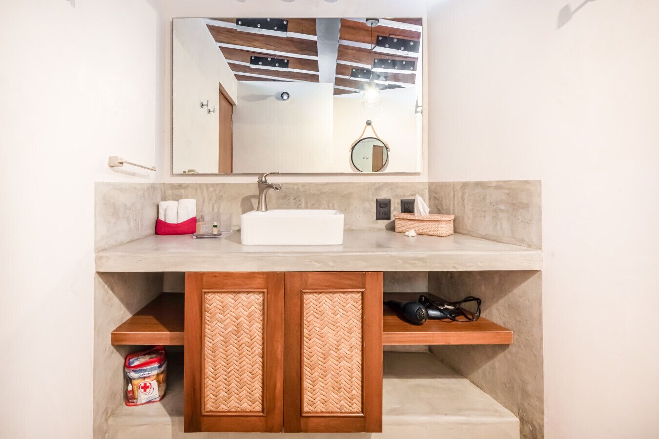 Hårføner og håndklær