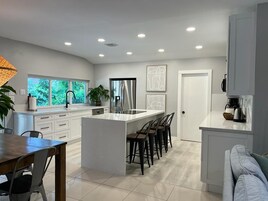 家庭独立别墅, 2 间卧室, 无烟房, 私人游泳池 | 私人厨房 | 微波炉、茶具/咖啡用具、电热水壶、烤面包机