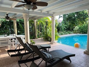 Beautiful house, private pool, tropical patio, 1  King bed, 2 Full beds, new kitchen, non smoking | Private pool - Beautiful And Comfortable Home and studios   (Miami)