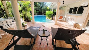Beautiful house, private pool, tropical patio, 1 King bed, 2 Full beds, new kitchen, non smoking | Terrace/patio