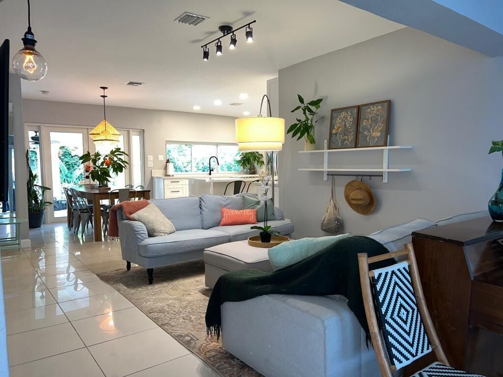 Casa família, 2 quartos, para não fumantes, piscina particular | Área de estar | Smart TV 48 polegadas com canais digitais, Netflix