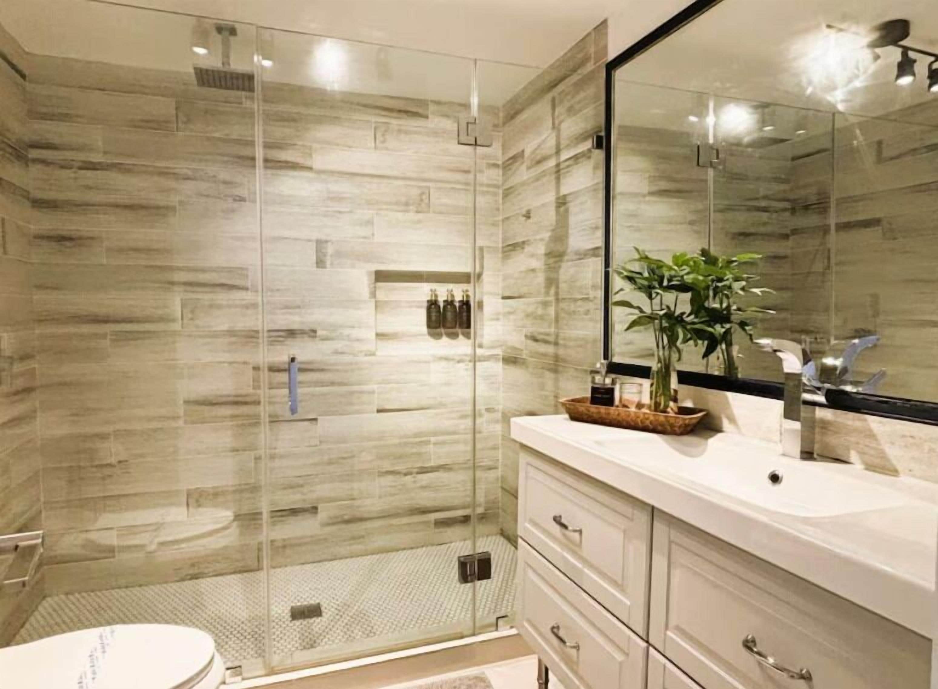 Urban Retreat, Studio 1 Queen Bed, non smoking (no  pool access) | Premium bedding, down comforters, desk, laptop workspace