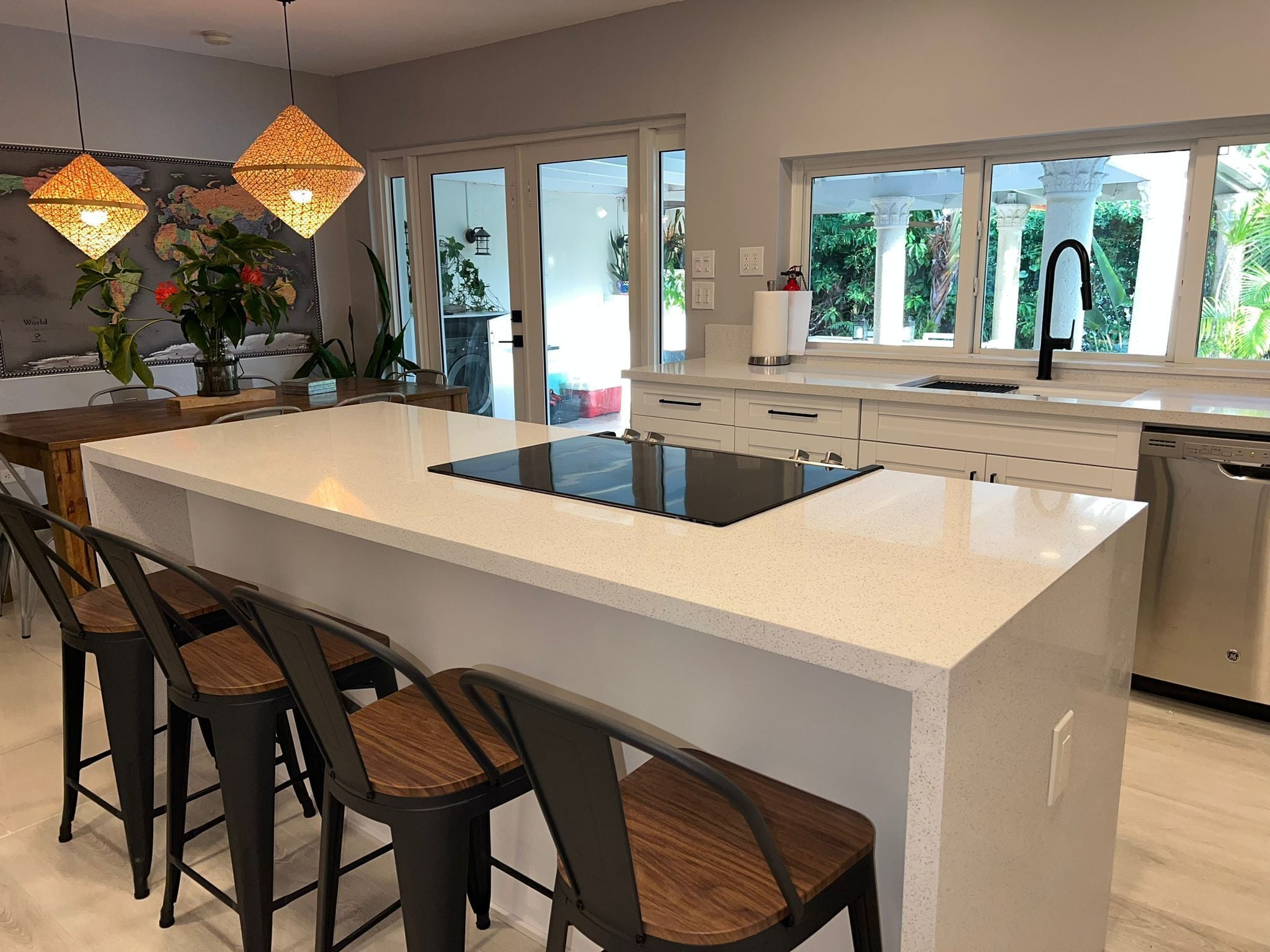 Beautiful house, private pool, tropical patio, 1  King bed, 2 Full beds, new kitchen, non smoking | Private kitchen | Microwave, coffee/tea maker, electric kettle, toaster