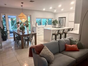 Beautiful house, private pool, tropical patio, 1  King bed, 2 Full beds, new kitchen, non smoking | Living area | 48-inch Smart TV with digital channels, Netflix, streaming services - Beautiful And Comfortable Home and studios   (Miami)