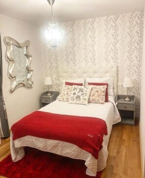 2 bedrooms, iron/ironing board, travel cot, WiFi