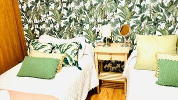 2 slaapkamers, een strijkplank/strijkijzer, reisbedje, wifi