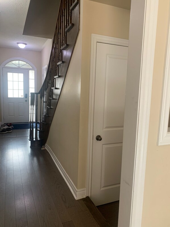 Interior entrance - Home Stay Canada (Brampton)